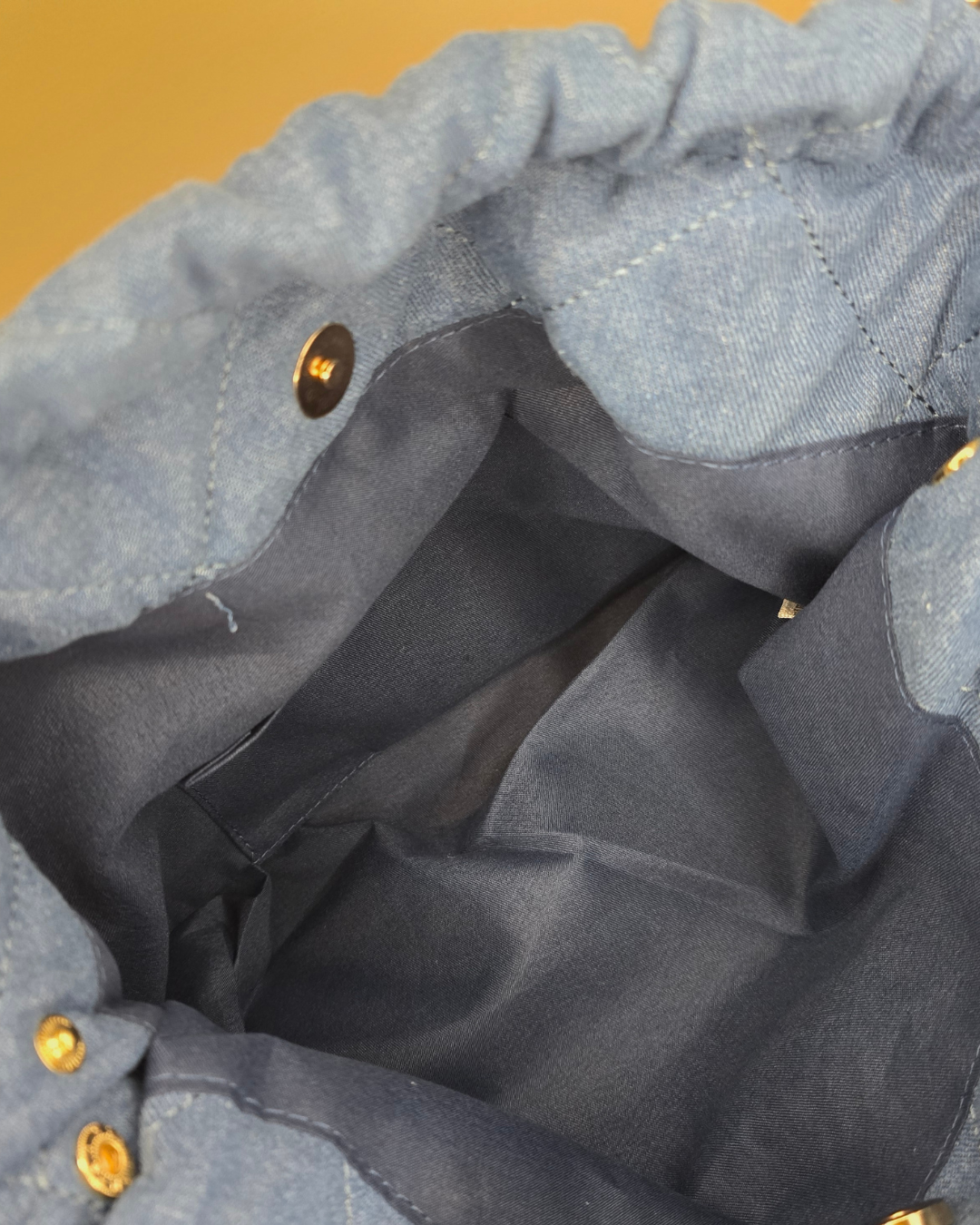 Spijkertas( Shopper) met gestikt motief en ketting