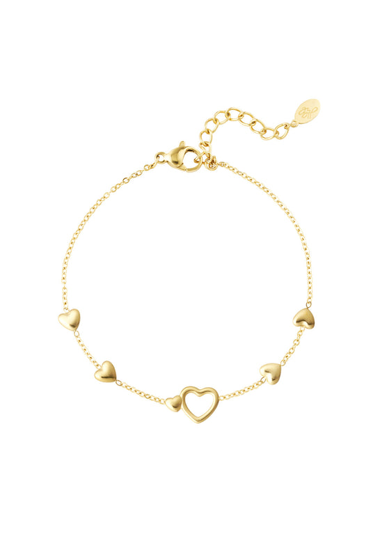 Elegant Heart Charm Bracelet for Daily Wear