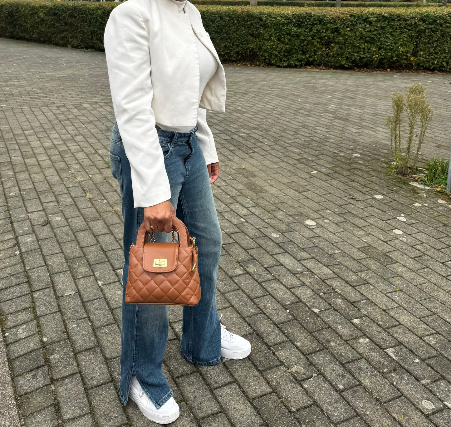 Leren handtas met goudkleurige draaisluiting