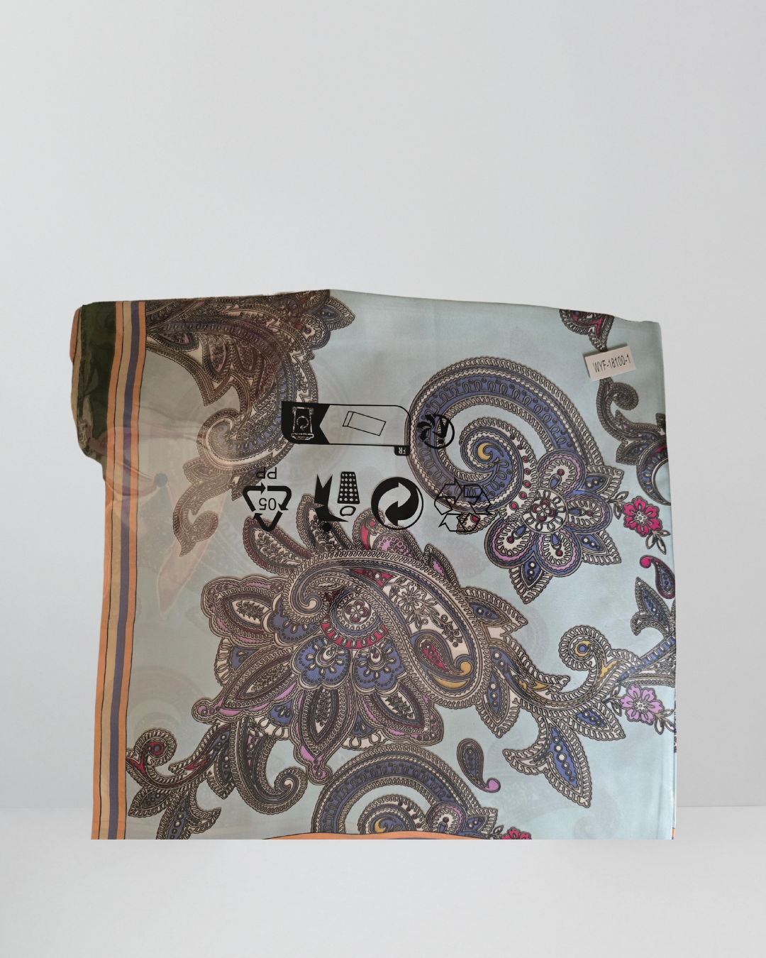 Sjaaltjes met patronen.