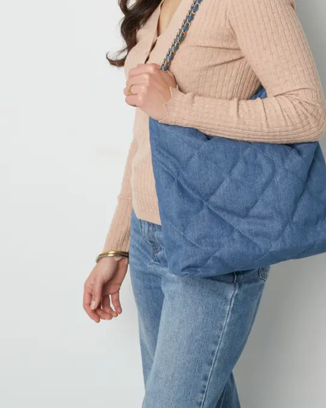 Spijkertas( Shopper) met gestikt motief en ketting