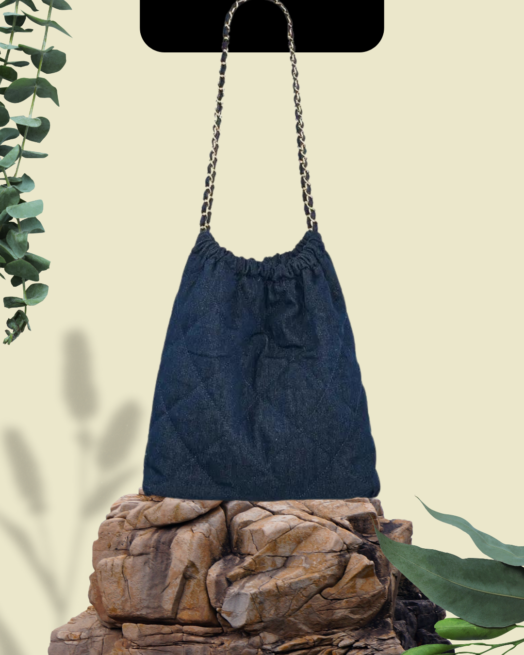 Spijkertas( Shopper) met gestikt motief en ketting