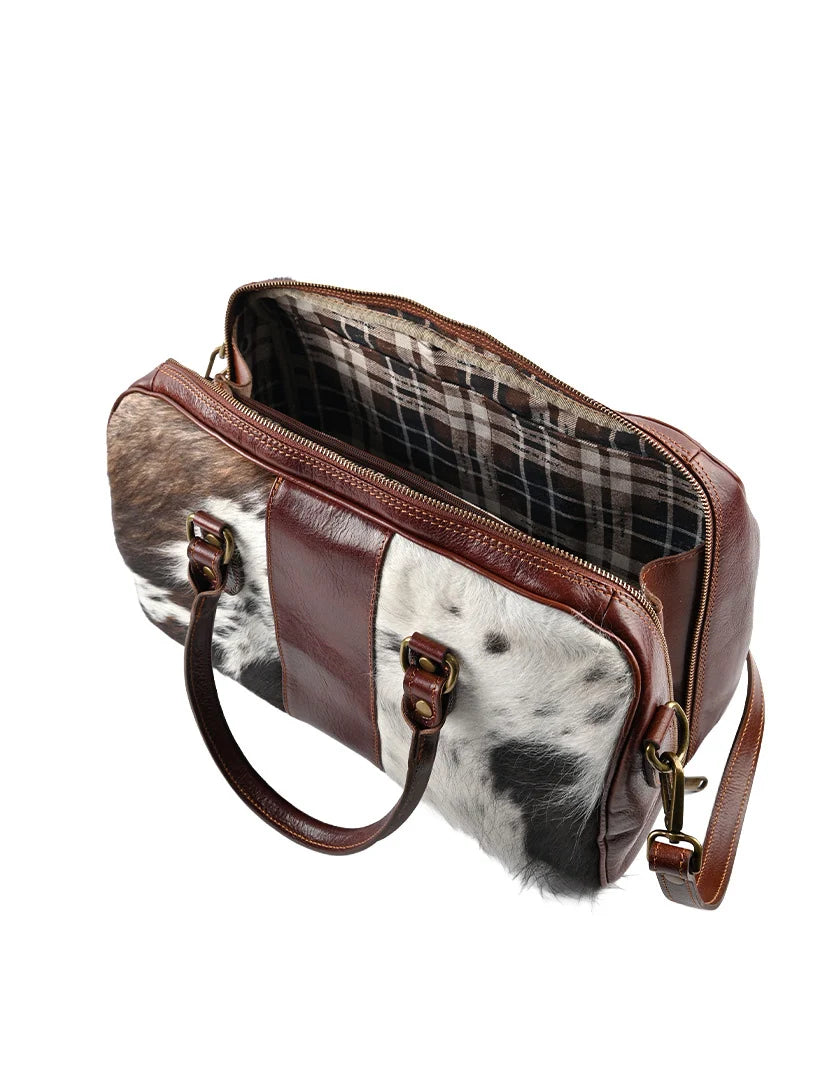 Lederen bowlingtas met een trendy koeprint.