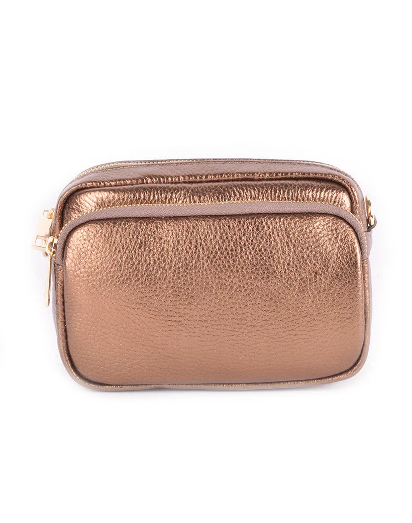 Metallic lederen schoudertas met een ritssluiting.